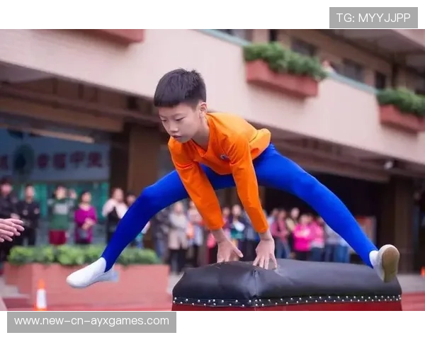 体操小将表演跳马失败!全场为她鼓掌加油 体操小将表演跳马失败!全场为她鼓掌加油