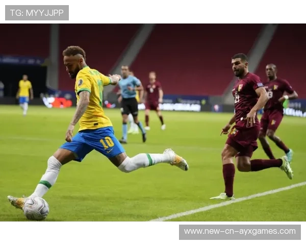 内马尔低平球直塞穿透三人缝隙 内马尔低平球直塞穿透三人缝隙