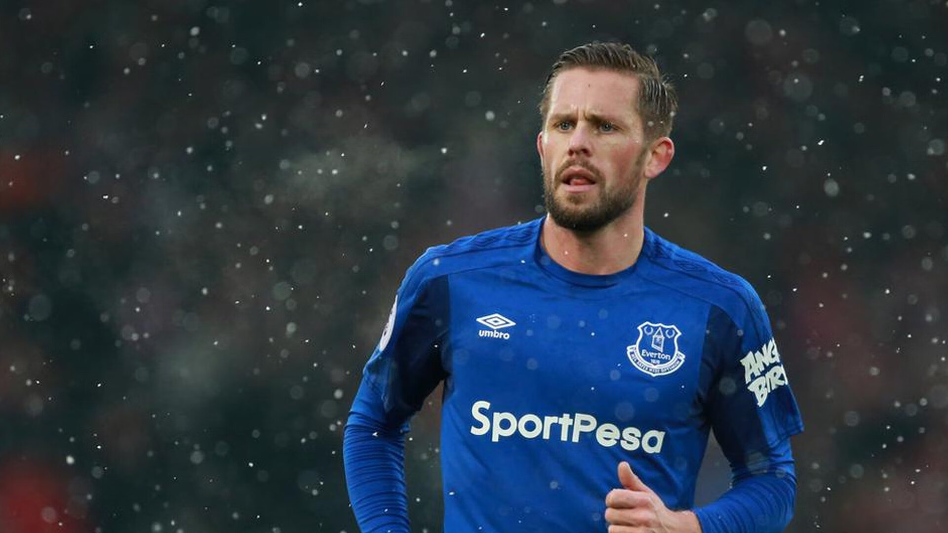 世界杯后：不少球员利用假期前往落后地区做公益 足球场成为新的课堂