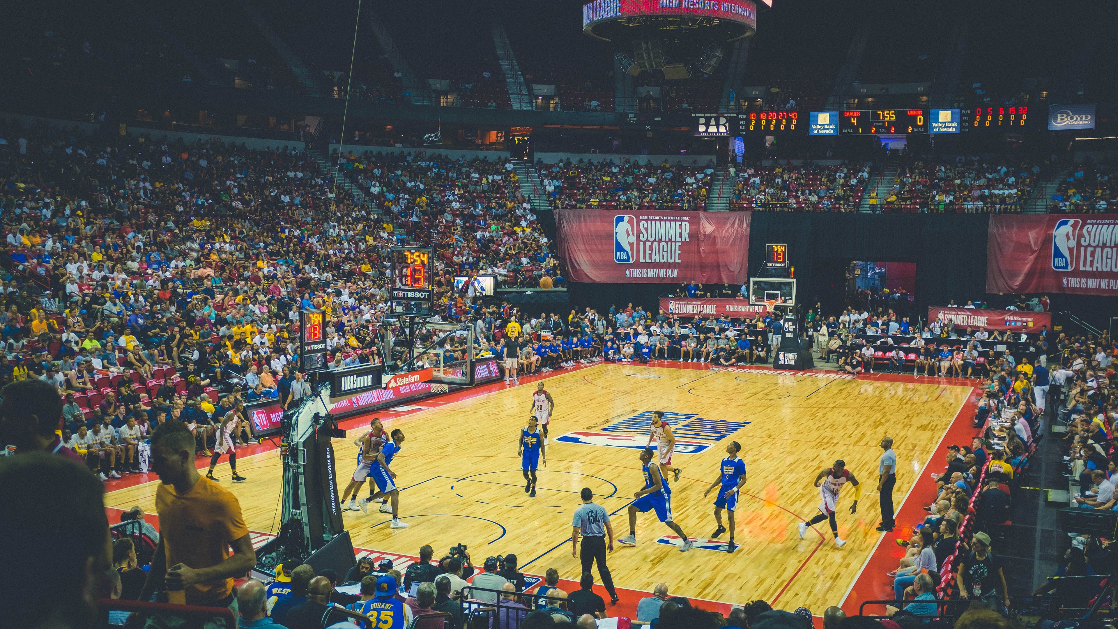 这一刻，球馆直接爆炸，球场爆炸电影